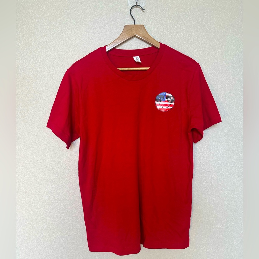 Alternative Red American Flag Smiley Graphic T-Shirt – Size M | NWOT